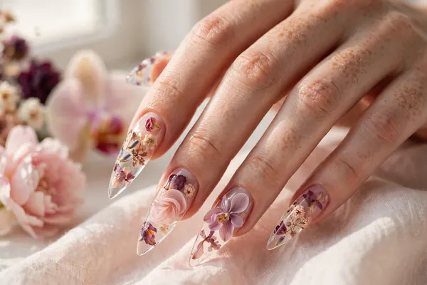 Sculpted and 3D nail art
